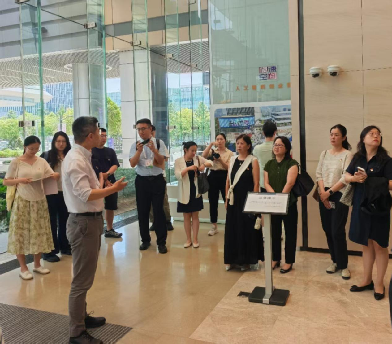 党建引领聚巾帼 数智转型绽芳华 ——市税协行业妇联组织巾帼骨干积极参与2026世界人工智能大会专题系列活动